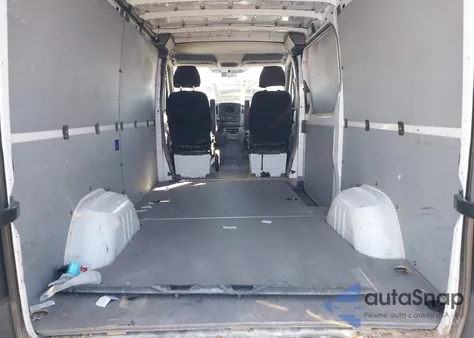 2015 Mercedes-Benz Sprinter 2500 Normal Roof из США, поврежденный, VIN WD3PE7CC1F5947732